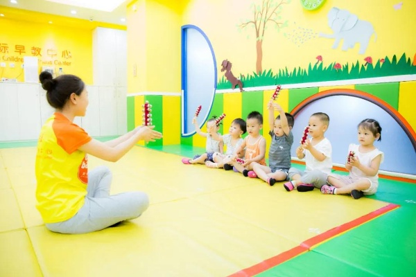 探索早教学校，点亮孩子智慧成长之路