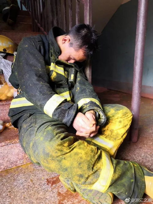 丈夫两度勇闯火海救妻，夫妻双双受伤