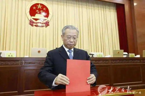 傅明先，以铁肩担当书写新时代政绩观