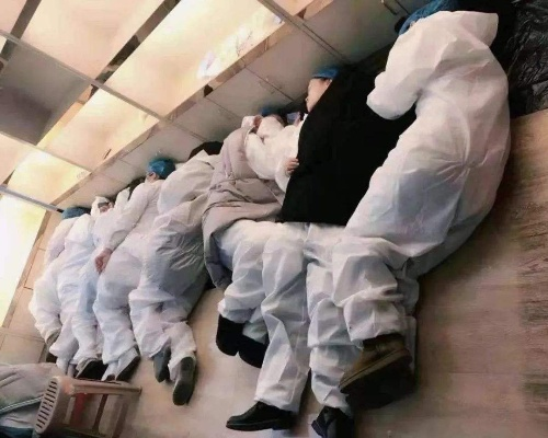 无声战场的守护者，科技与人性交织的抗疫之光