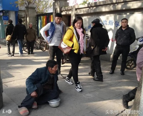 开店遇磕头乞讨，老板以魔法回敬