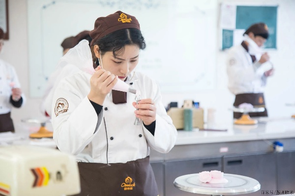 探索美味之旅，走进西点烘焙培训班