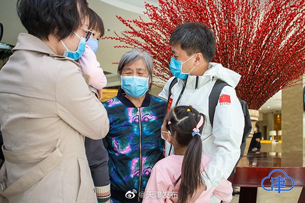 外籍记者感人瞬间，一生价值的家时刻引人动容